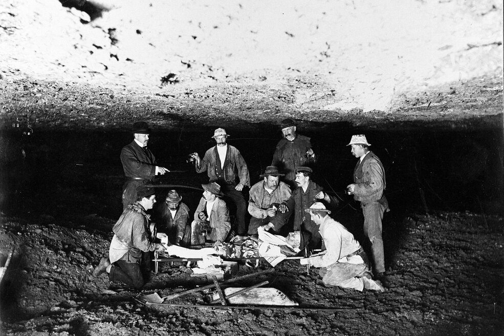 Historisches Foto der Grubenwehr schwarz weiß