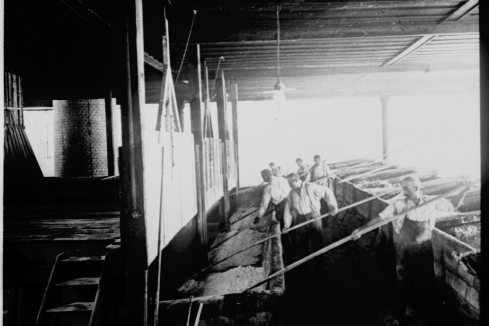 Menschen arbeiten in der Saline Frohnreuth