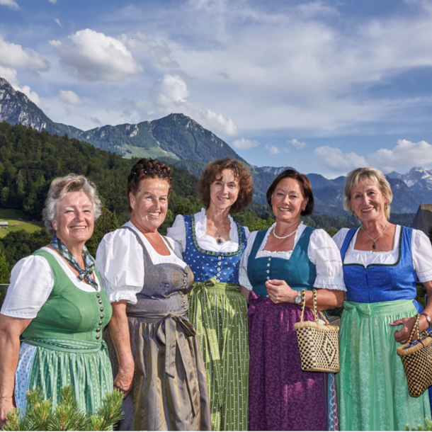 Gästeführerinnen Berchtesgaden im Dirndl