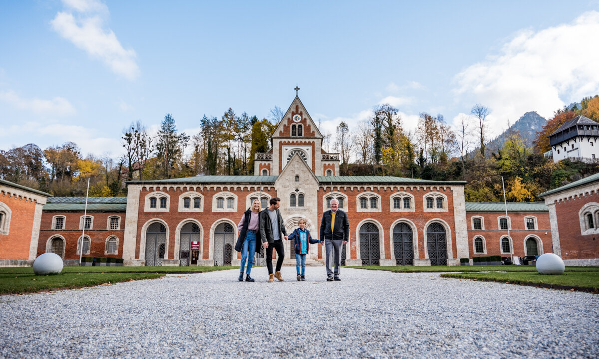 A family in front of the Old Salt Works 