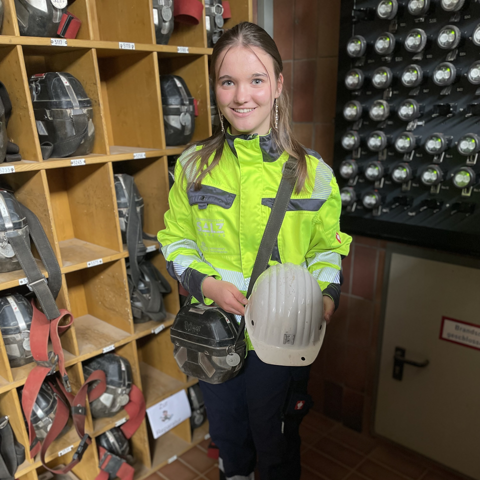 Christina in Arbeitskleidung | © Südwestdeutsche Salzwerke AG, Salzbergwerk Berchtesgaden 